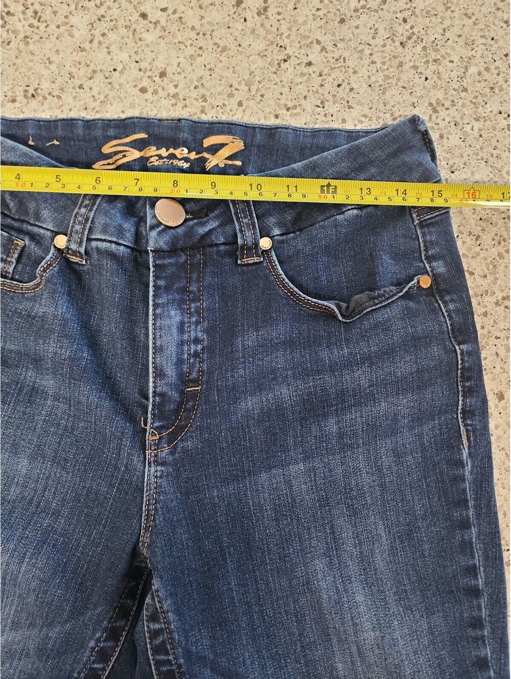 Jeans - Picture 8 of 9